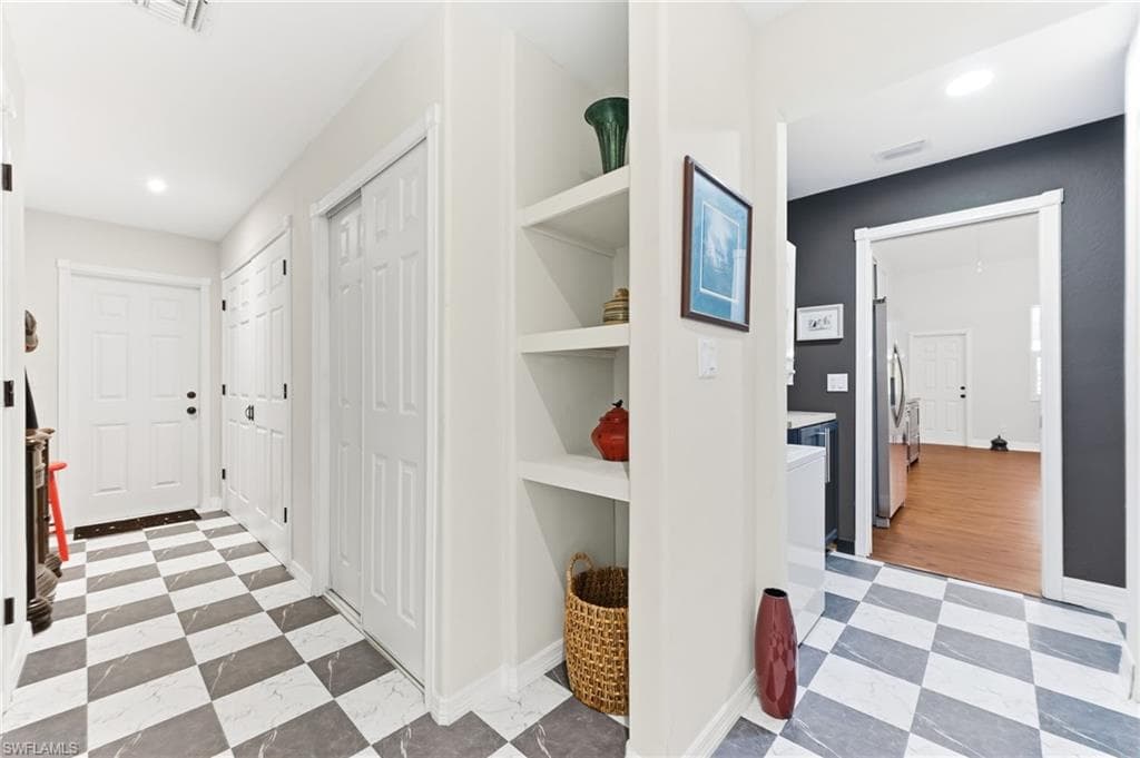 1377 Coconut DR-33