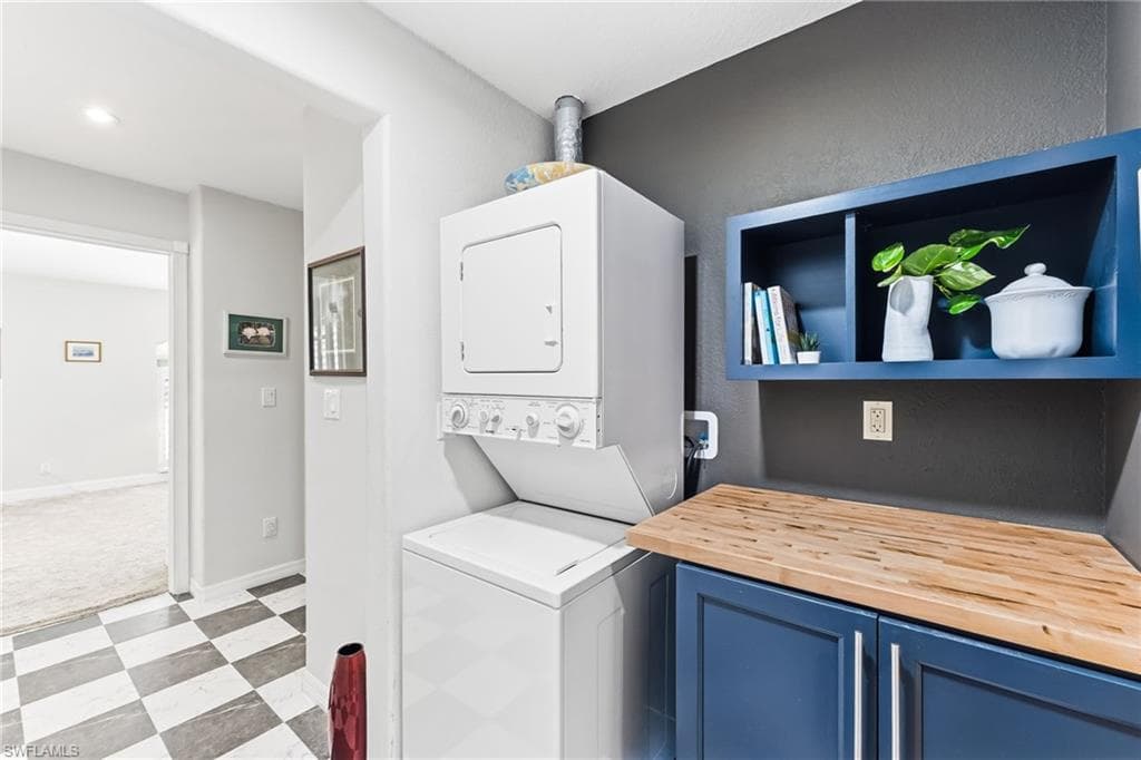 1377 Coconut DR-32