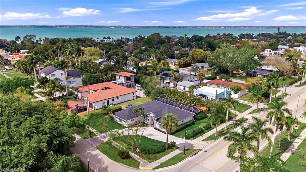 1377 Coconut DR-44