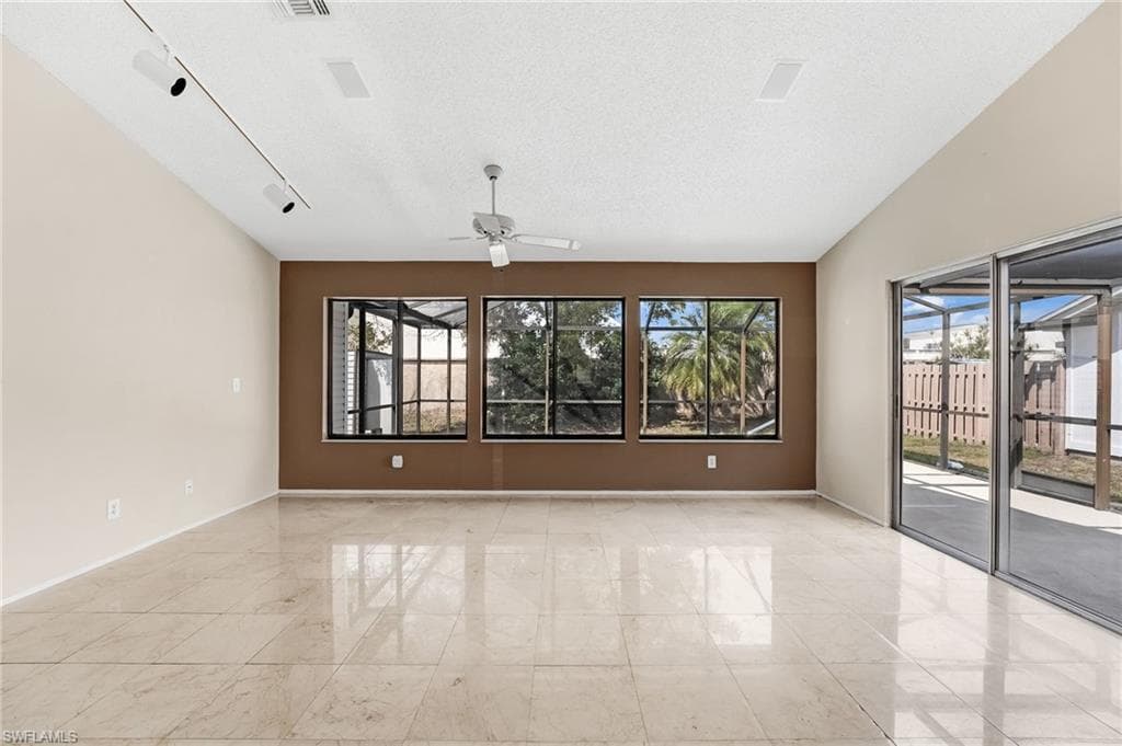 5581 Longleaf DR-20