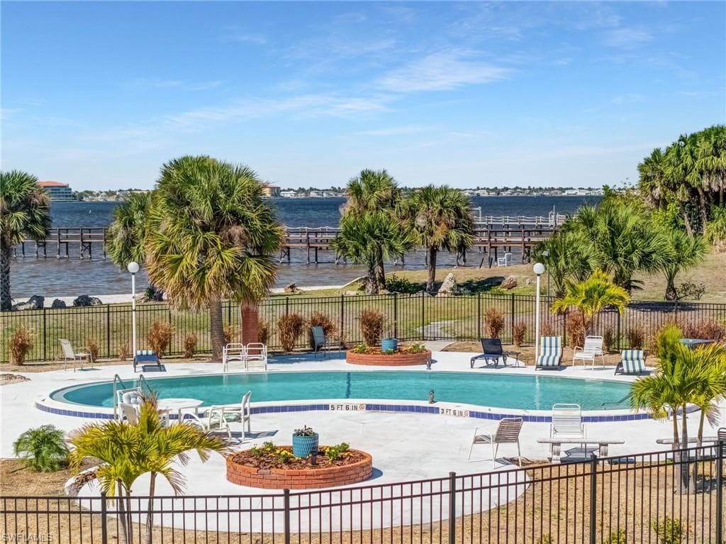 12498 Riverside DR 205-1
