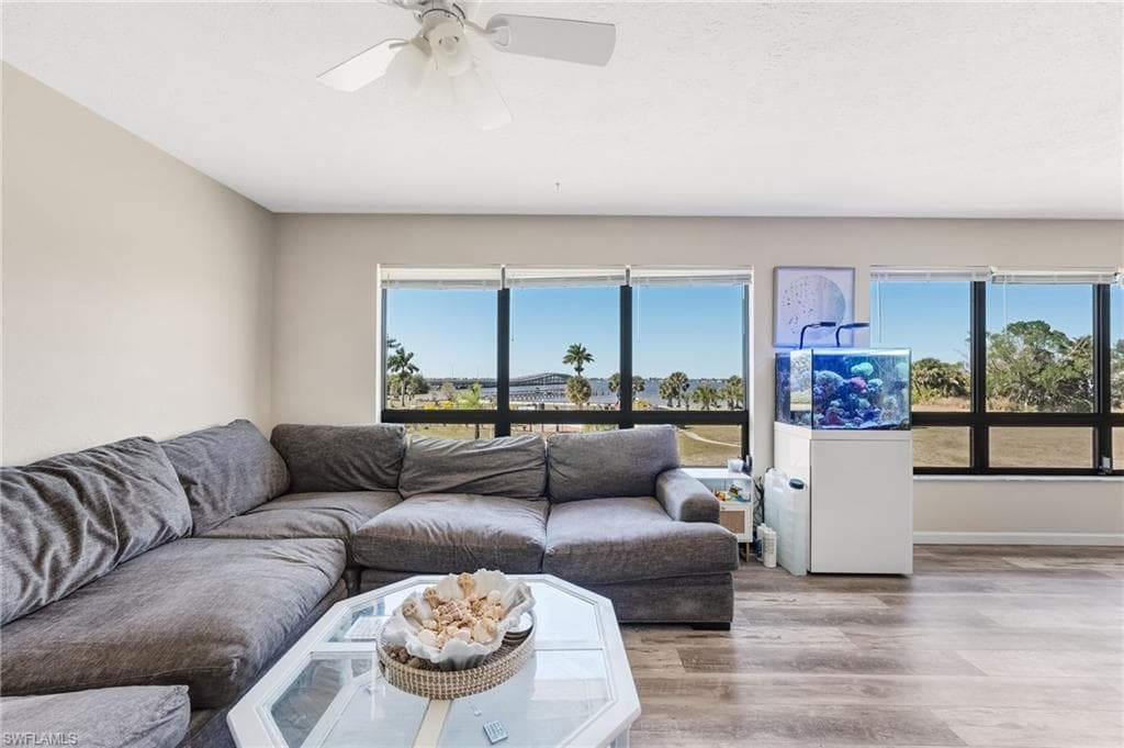 12498 Riverside DR 205-16