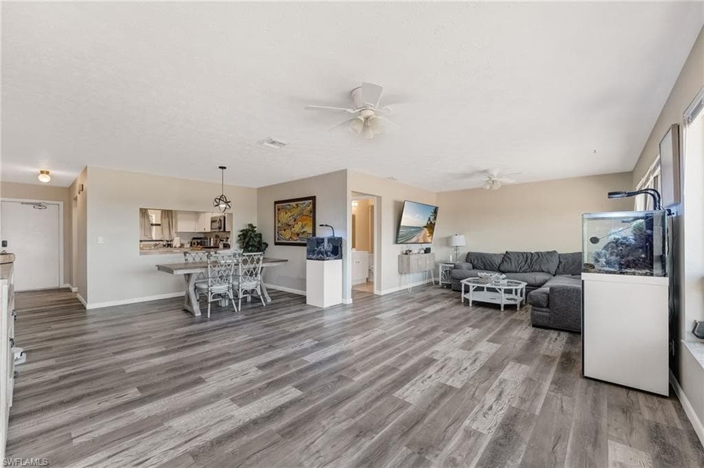 12498 Riverside DR 205-18