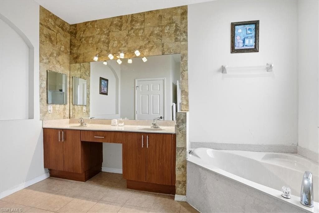 7576 Bristol CIR-20