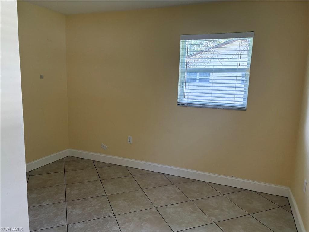 5652 Eichen CIR E-12