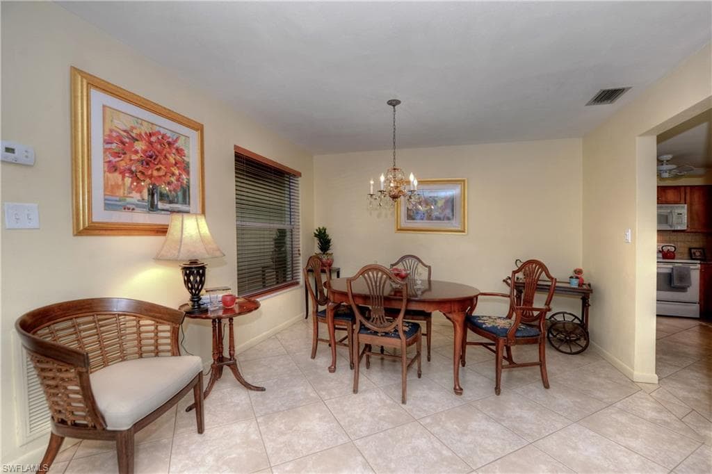 5652 Eichen CIR E-8