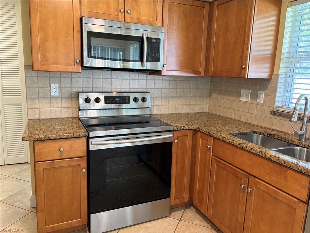 5652 Eichen CIR E-17