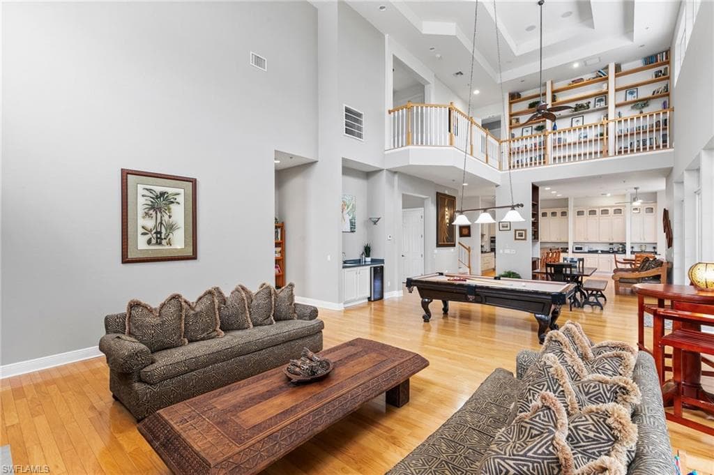1927 Sheffield AVE-20