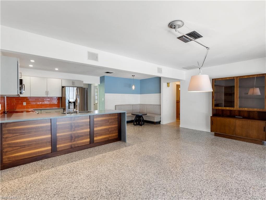 3517 Stuart CT-4