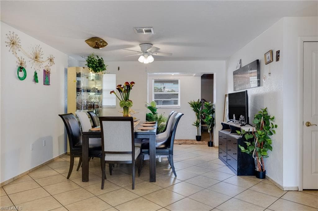 1652 Jamestown CT-5