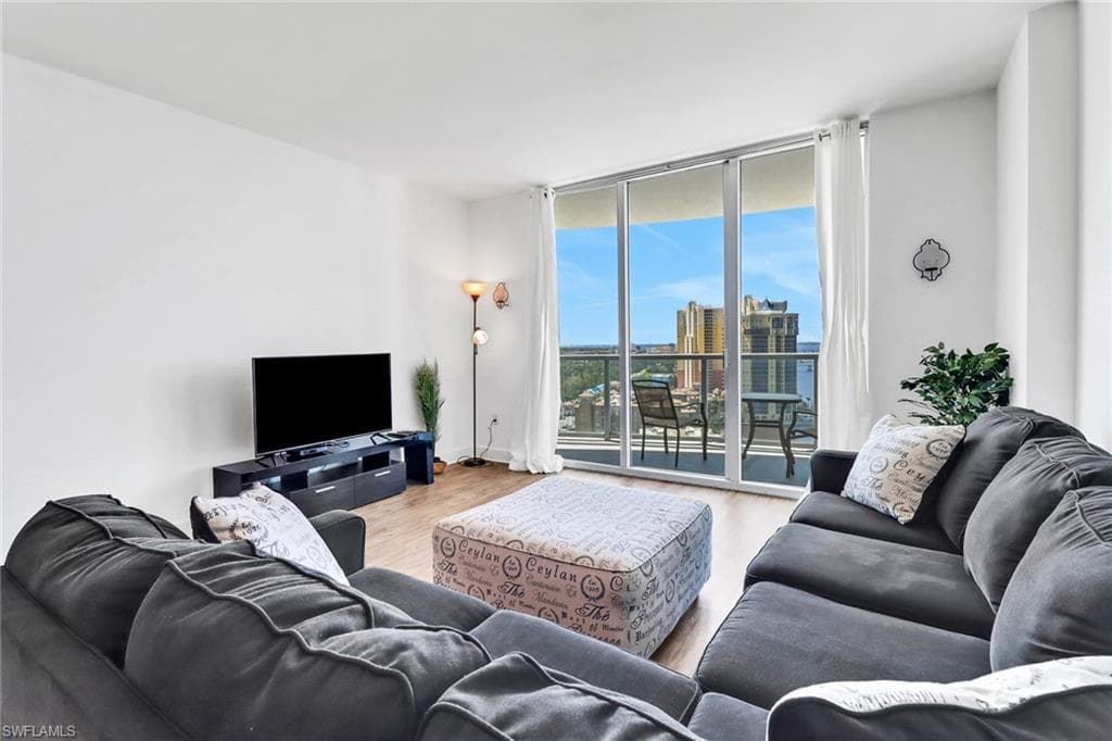 3000 Oasis Grand BLVD 2004-15