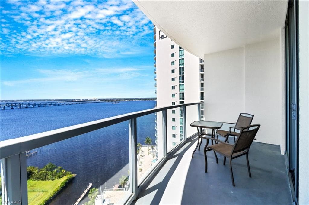 3000 Oasis Grand BLVD 2004-31