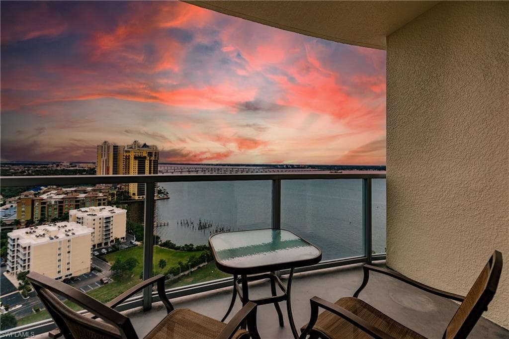 3000 Oasis Grand BLVD 2004-28