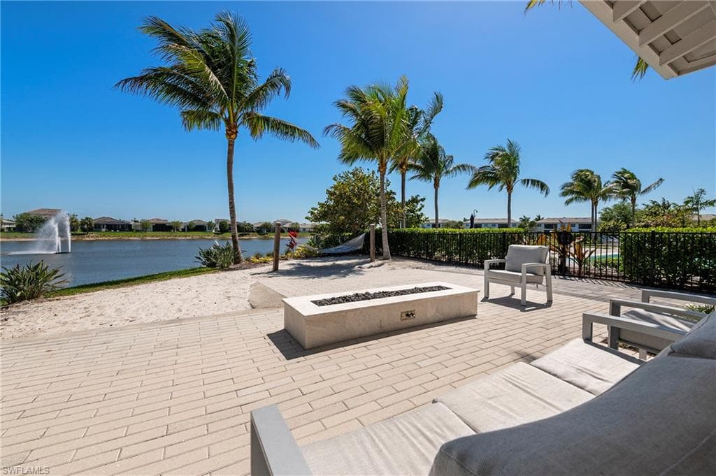 8897 Redonda DR-33