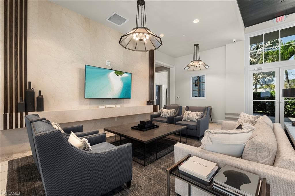 8897 Redonda DR-38