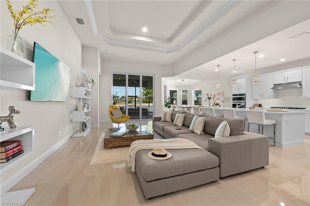 8897 Redonda DR-8