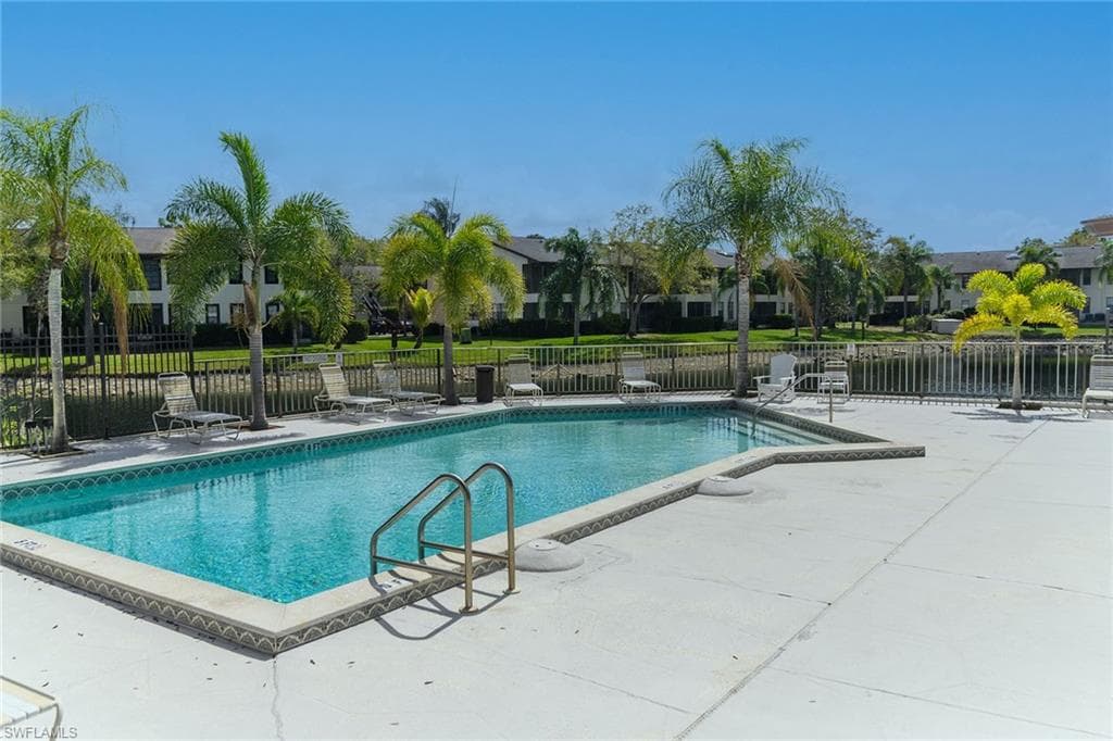 5245 Treetops DR-17