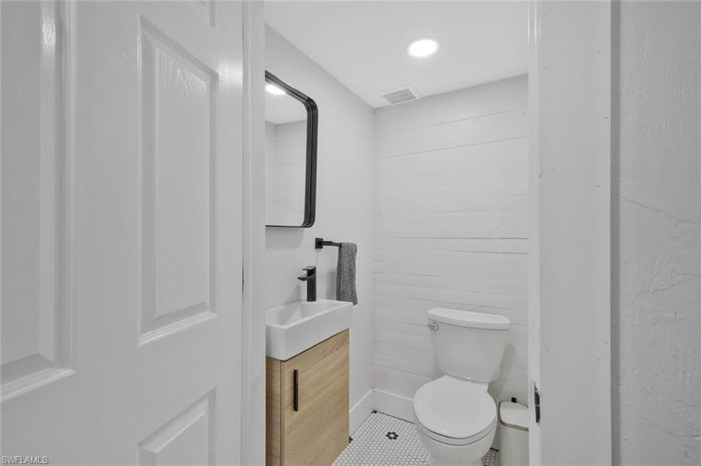 2723 Second ST-21