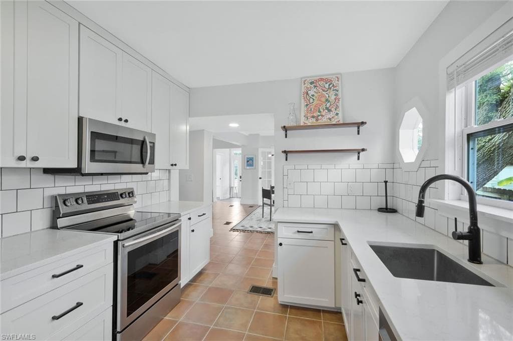2723 Second ST-10