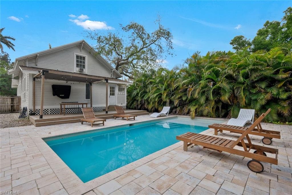 2723 Second ST-24