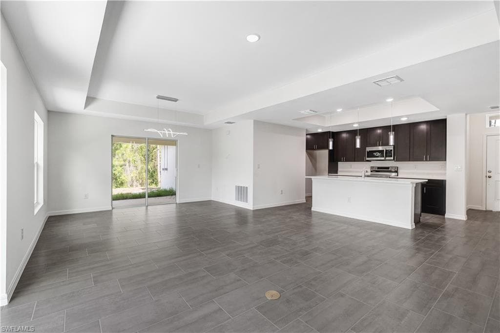 1005 W 11th ST-5