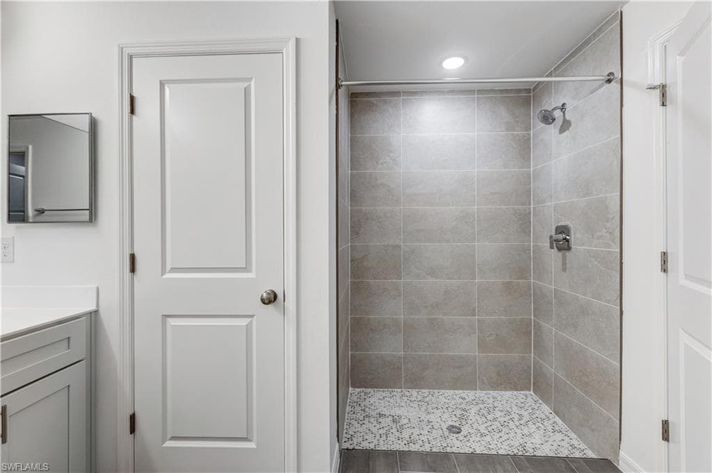 1005 W 11th ST-7
