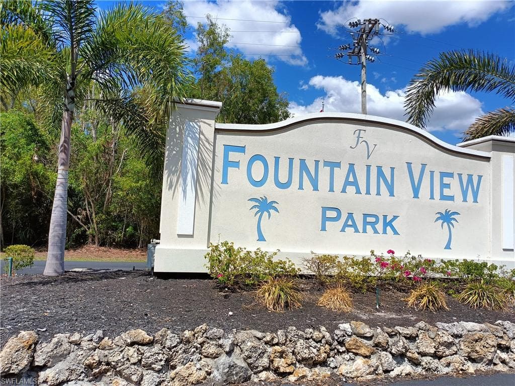 6 Fountain View BLVD-1