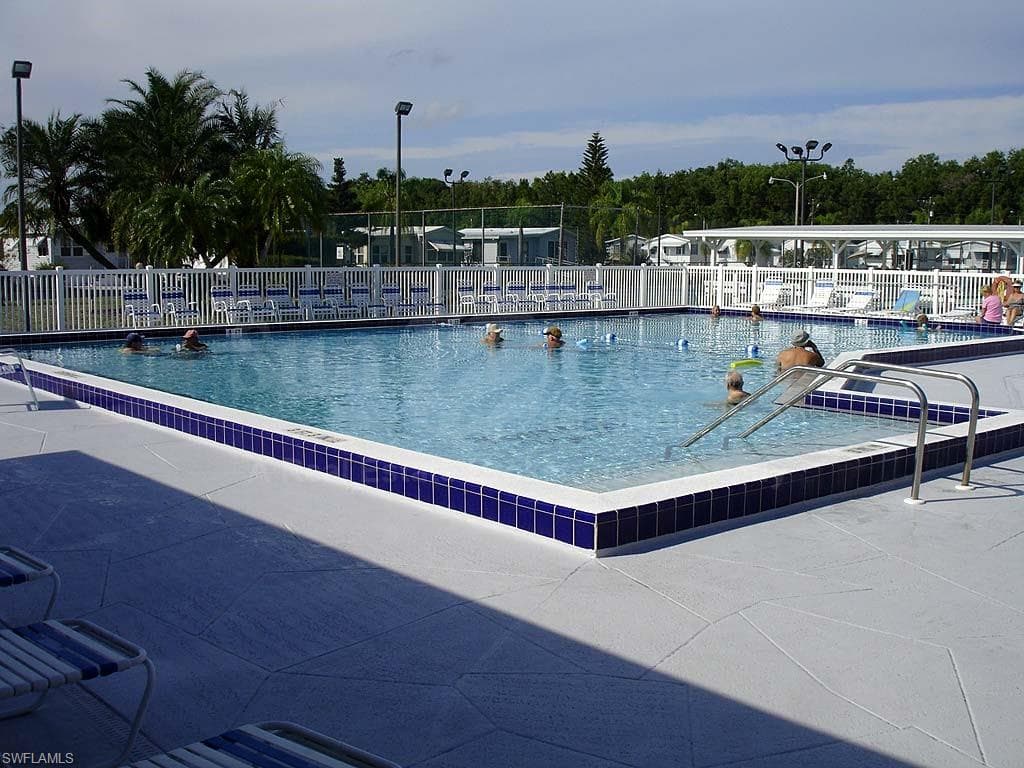 6 Fountain View BLVD-3
