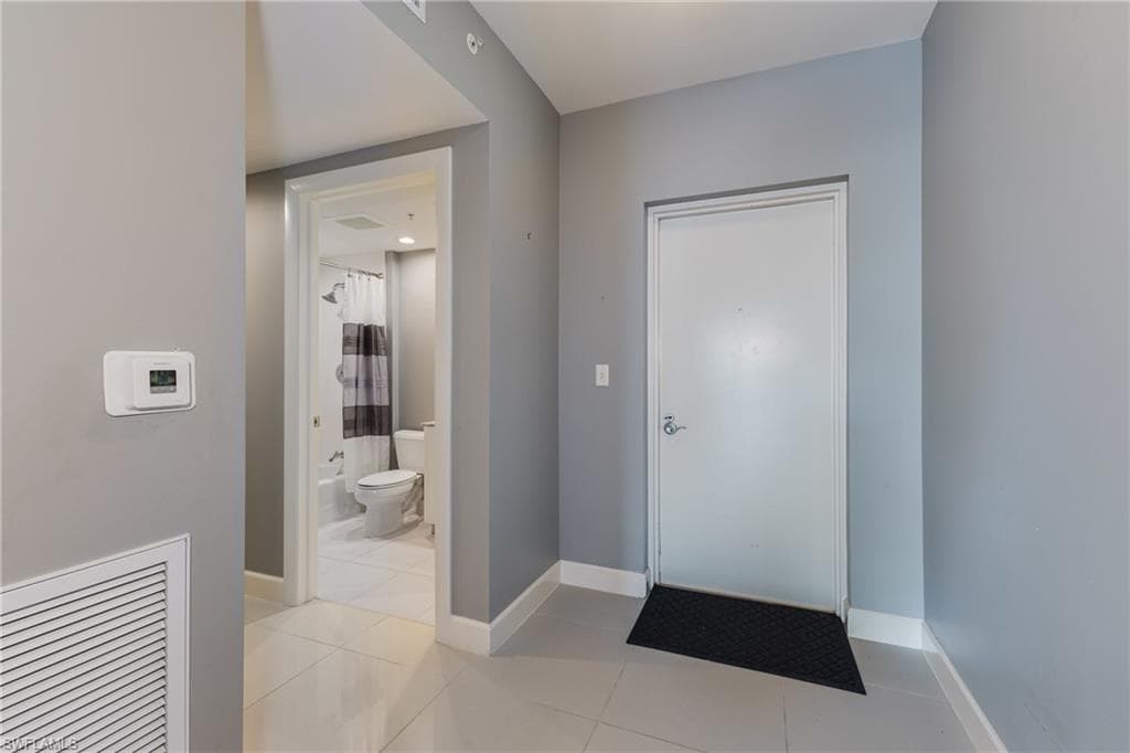 3000 Oasis Grand BLVD 2405-22