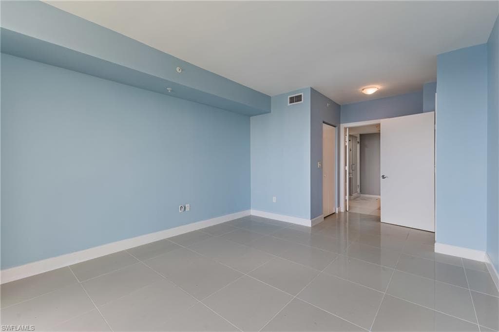 3000 Oasis Grand BLVD 2405-12