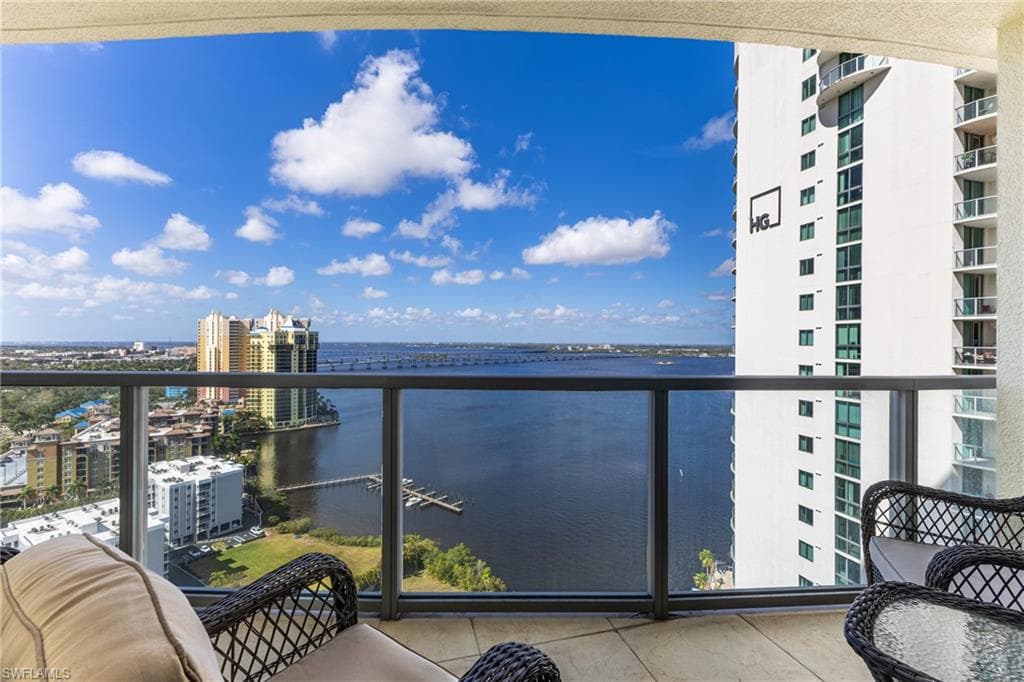 3000 Oasis Grand BLVD 2405-25