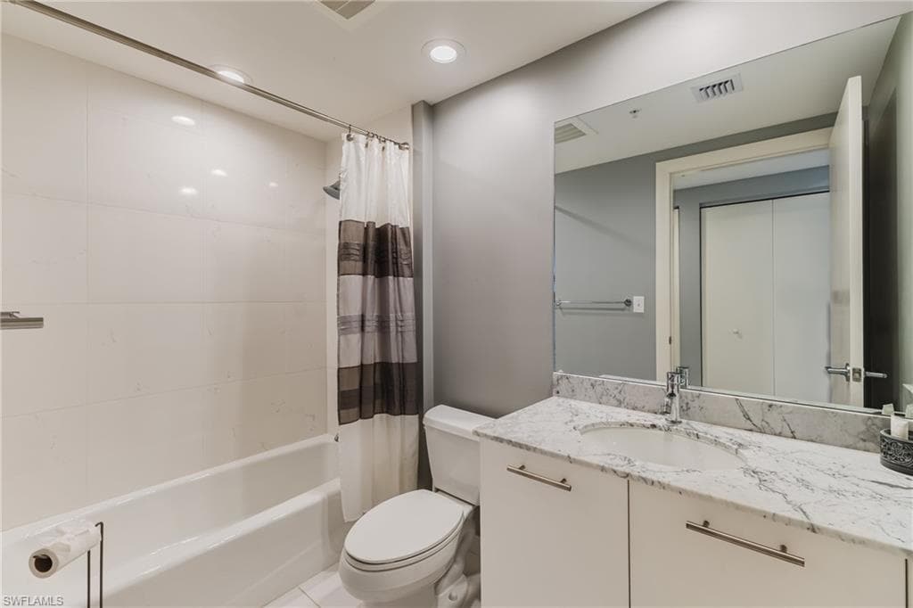 3000 Oasis Grand BLVD 2405-21