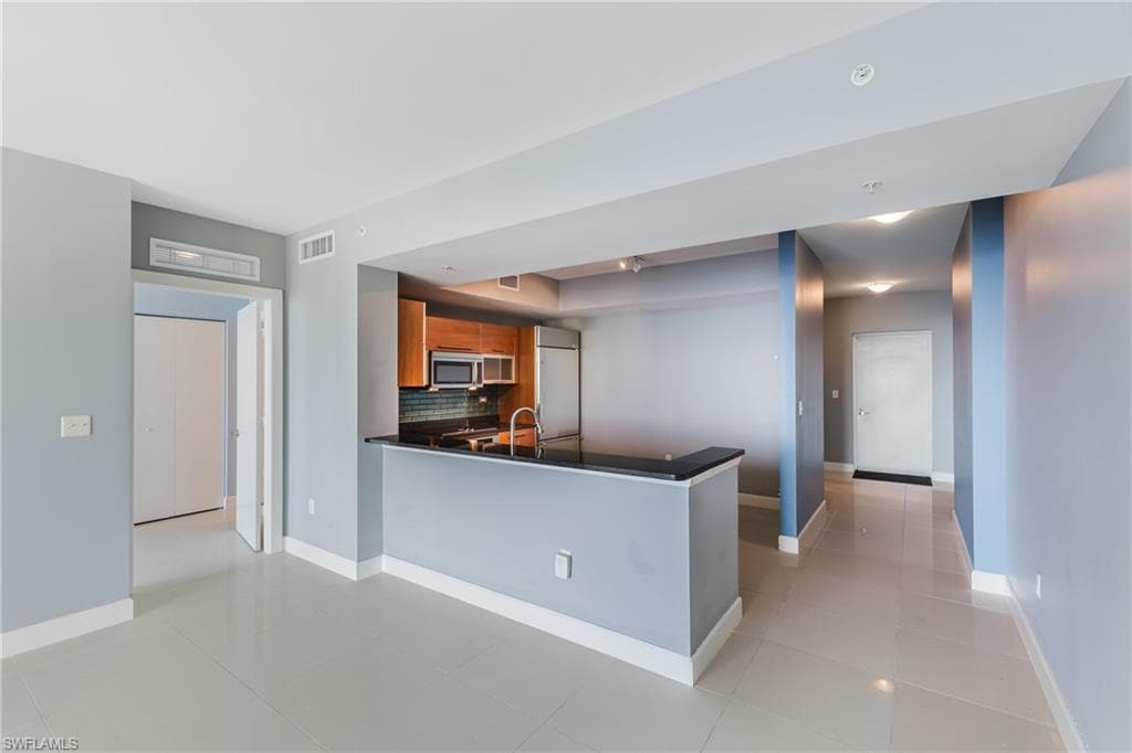 3000 Oasis Grand BLVD 2405-6