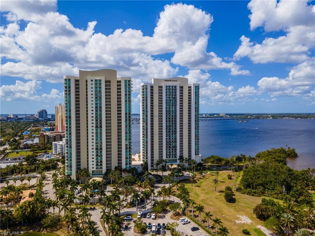 3000 Oasis Grand BLVD 2405-2