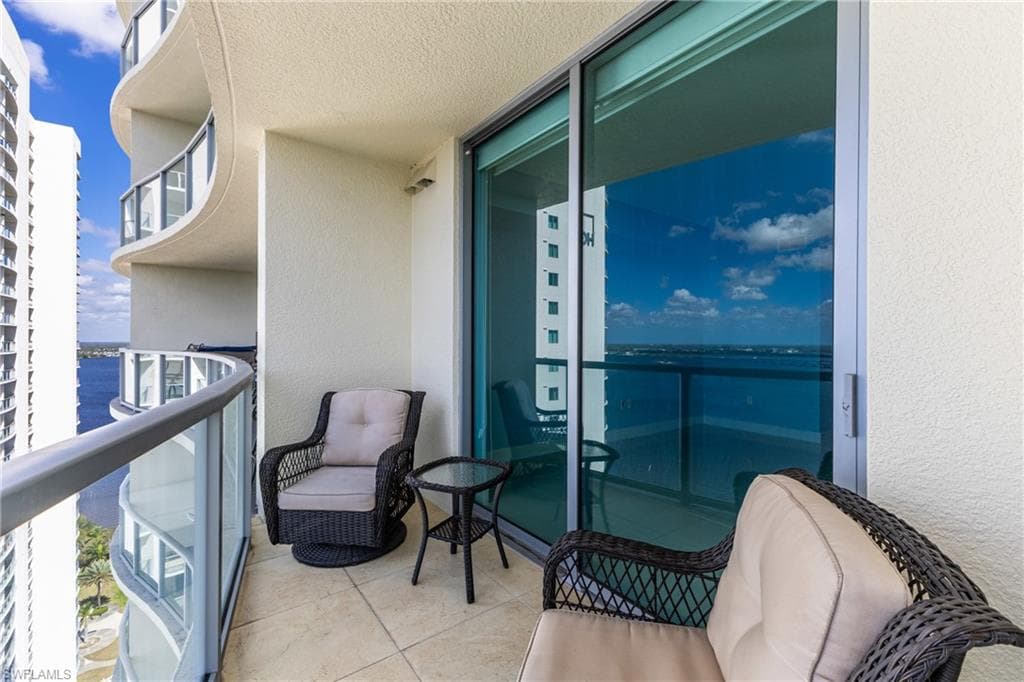 3000 Oasis Grand BLVD 2405-27