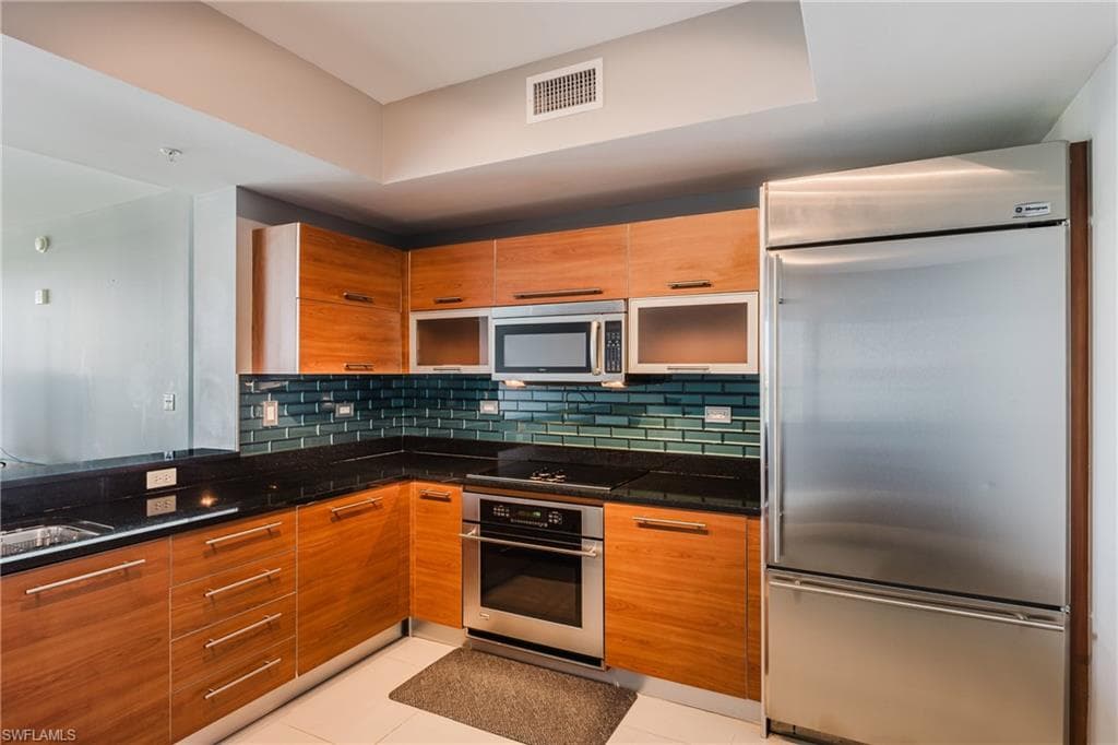 3000 Oasis Grand BLVD 2405-8