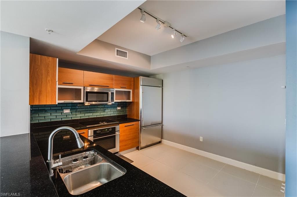 3000 Oasis Grand BLVD 2405-9