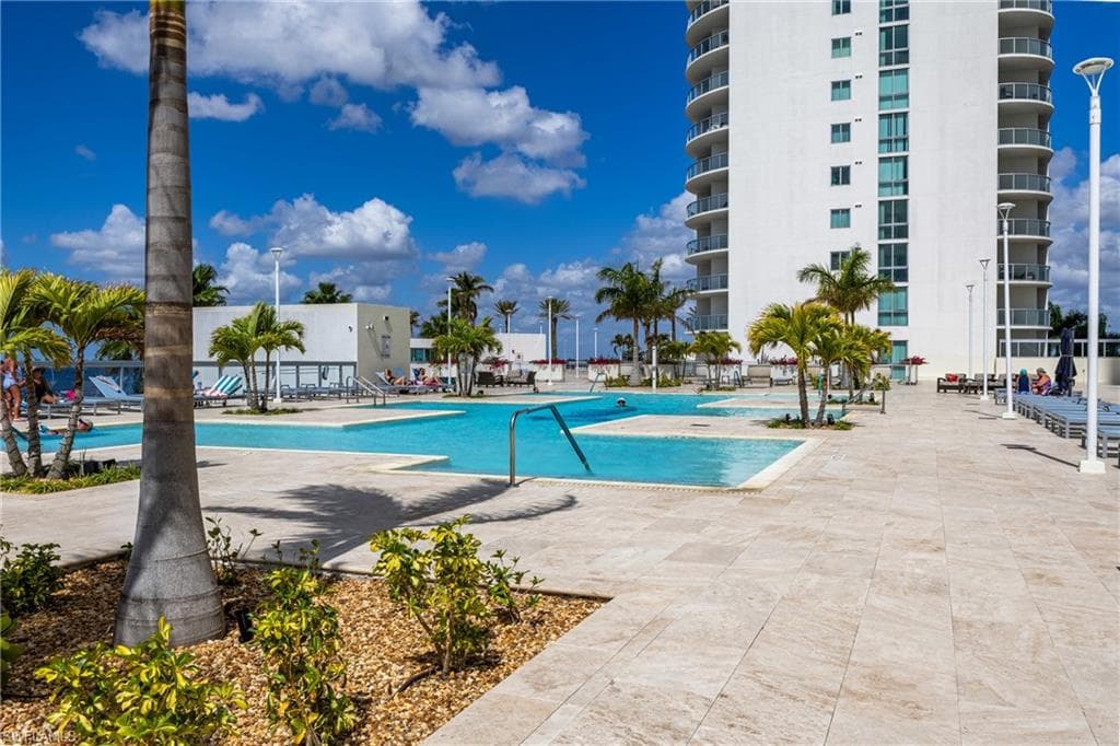3000 Oasis Grand BLVD 2405-48