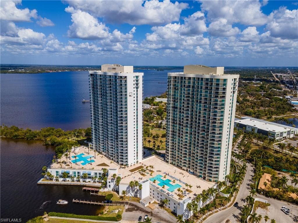 3000 Oasis Grand BLVD 2405-40