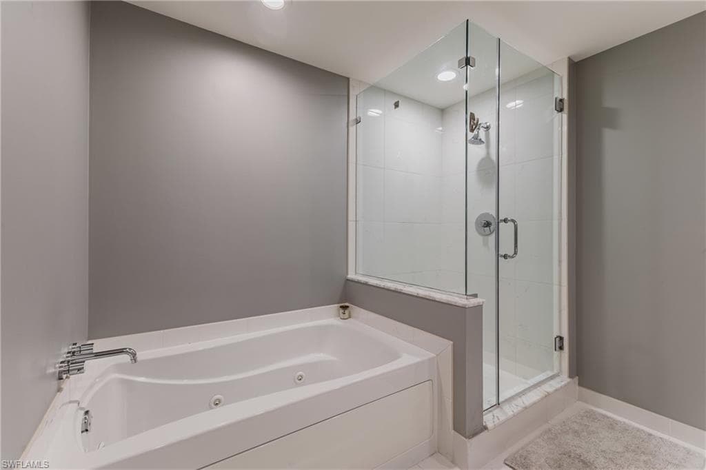 3000 Oasis Grand BLVD 2405-17