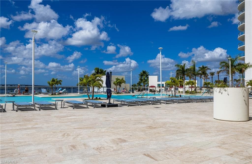 3000 Oasis Grand BLVD 2405-47