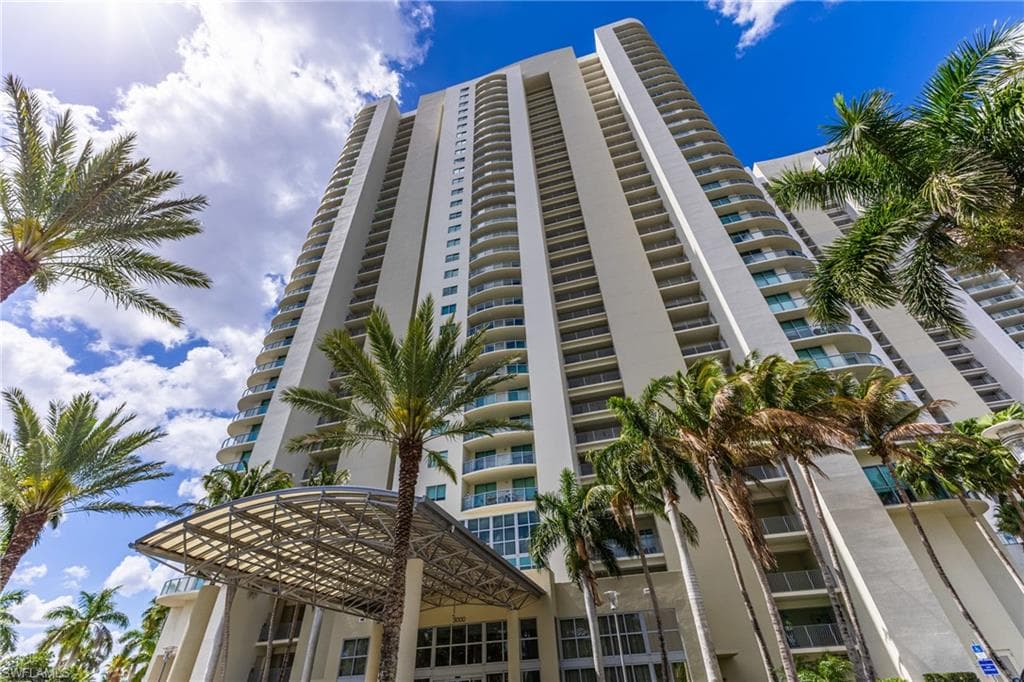3000 Oasis Grand BLVD 2405-43