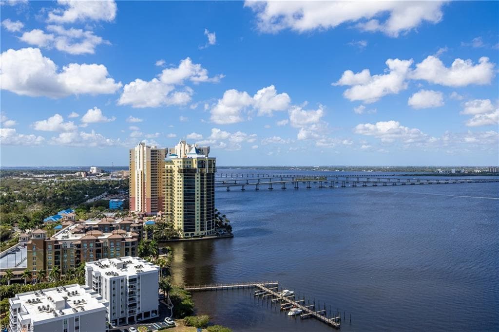 3000 Oasis Grand BLVD 2405-28
