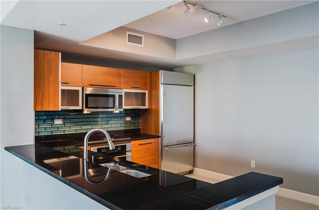 3000 Oasis Grand BLVD 2405-7