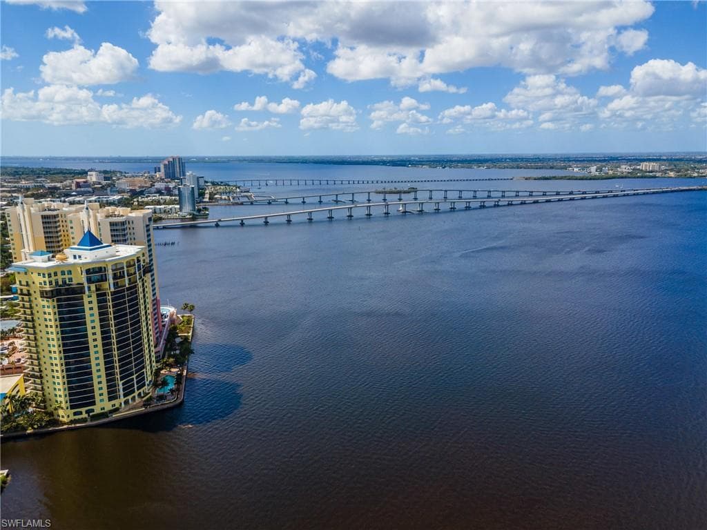 3000 Oasis Grand BLVD 2405-24