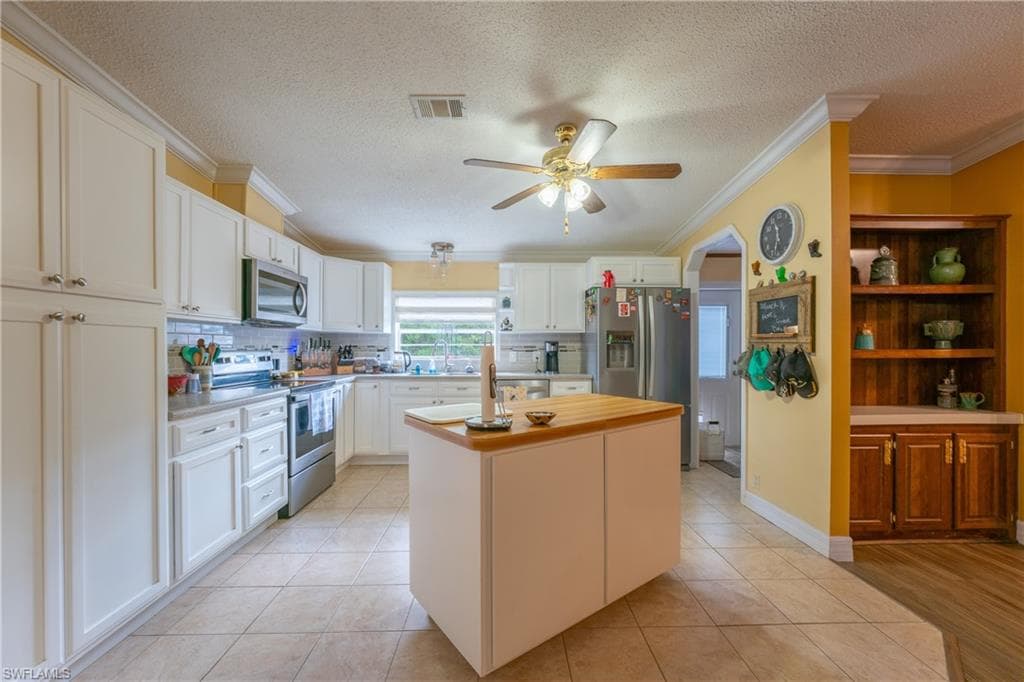 1700 Tampa AVE-9