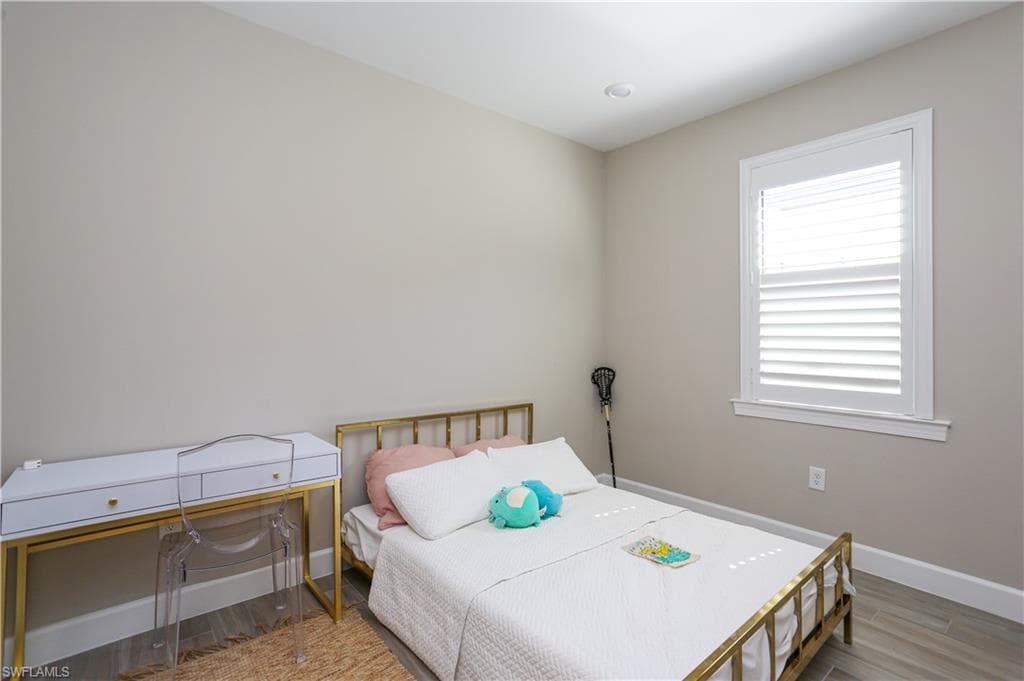 9716 Everglades DR-25