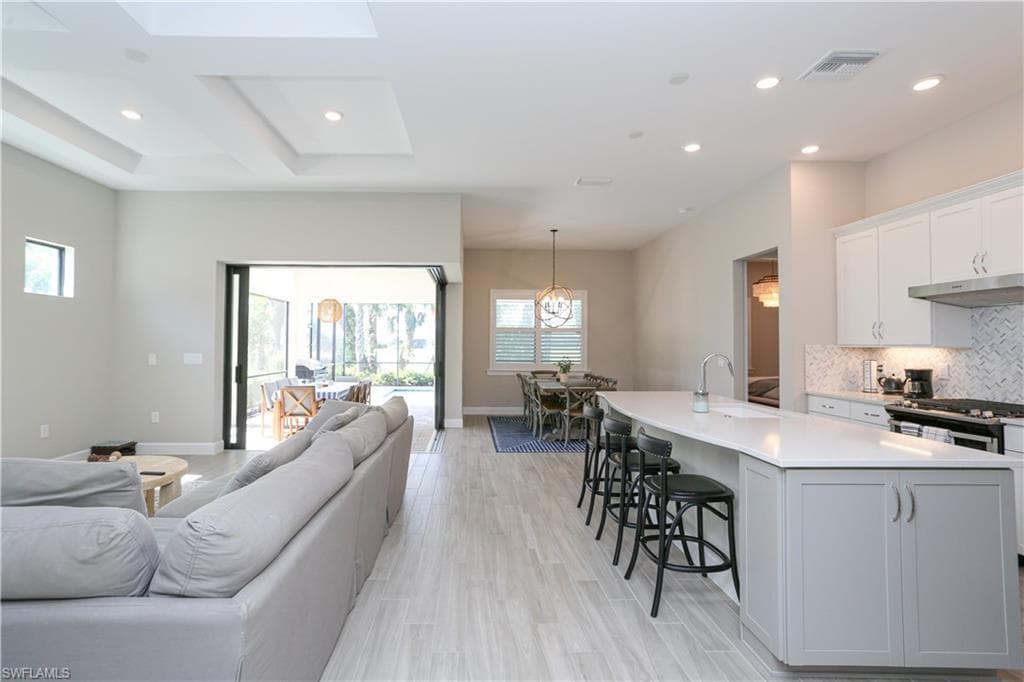 9716 Everglades DR-27