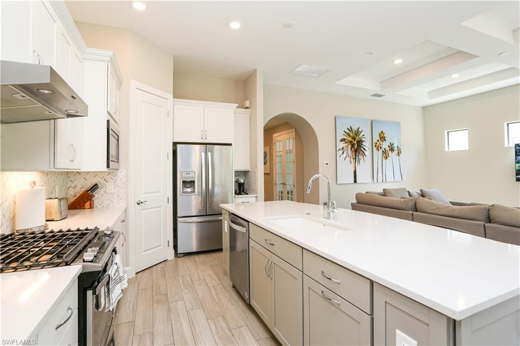 9716 Everglades DR-30