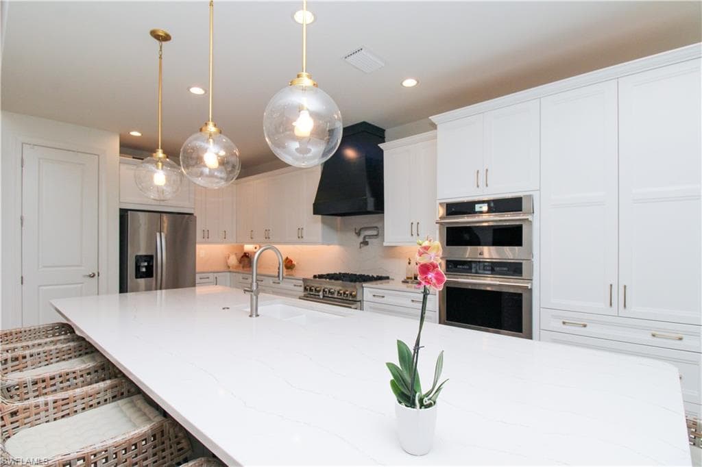 9241 Cayman DR-9